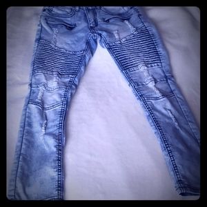 Skinny fit ripped jeans